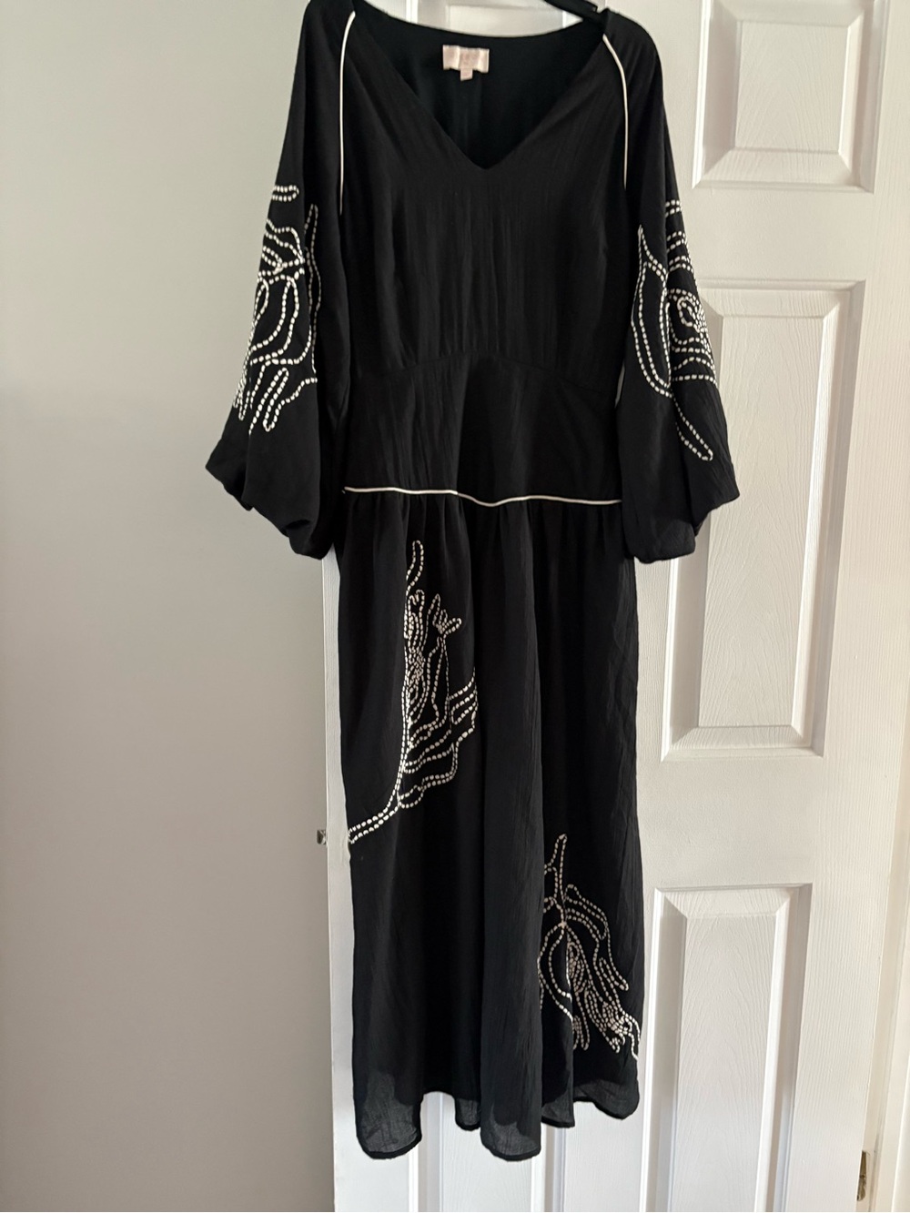 Embellished Black V-Neck Maxi Dress with Balloon Sleeves